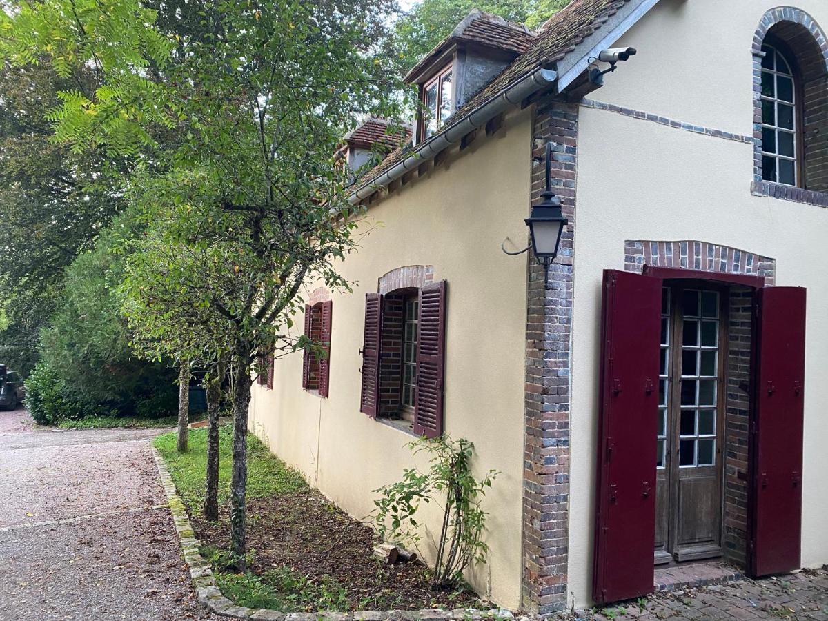 Le Charme Villa Mezilles ภายนอก รูปภาพ